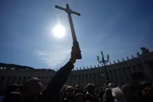 Francisco faltar otra vez al Angelus por quinto domingo desde su hospitalizacin