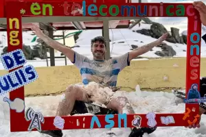 El argentino que hizo historia tras recibirse en la Antrtida: el particular festejo