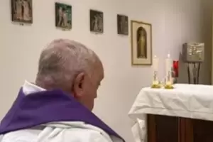 El Vaticano difundi la primera foto del Papa Francisco desde su internacin