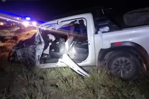 Impactante choque entre un camin con acoplado y una camioneta en Valle Viejo