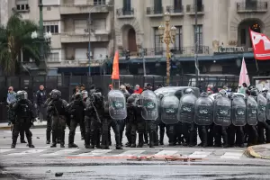 Bullrich y Santiago Caputo afinan detalles del operativo por la marcha de maana
