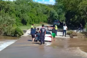 Pomancillo: Una docente qued varada y reaviva el debate por la falta de un puente