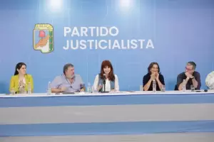 El PJ rechaz el acuerdo con el FMI: "Se da a espaldas del pueblo"