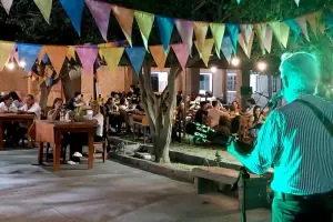 Para agendar: este viernes habr feria y "folklore a la carta"