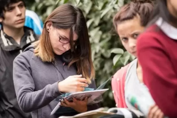 La tasa de desocupaci�n cay� a 6,3% en el tercer trimestre y marca un hito en la comparativa anual