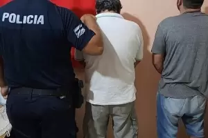 Detienen a dos sujetos sospechados de violencia intrafamiliar