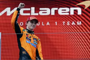 Piastri con McLaren arras en el GP de China