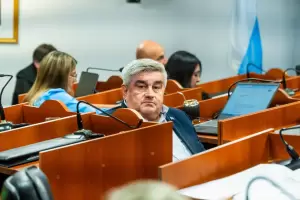 Acua puso en duda la Emergencia econmica y cuestion el cargo del Defensor del Pueblo