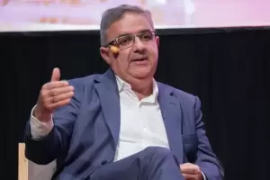 Becas provinciales subirn a $400.000 y contratados tendrn un aumento del 15%