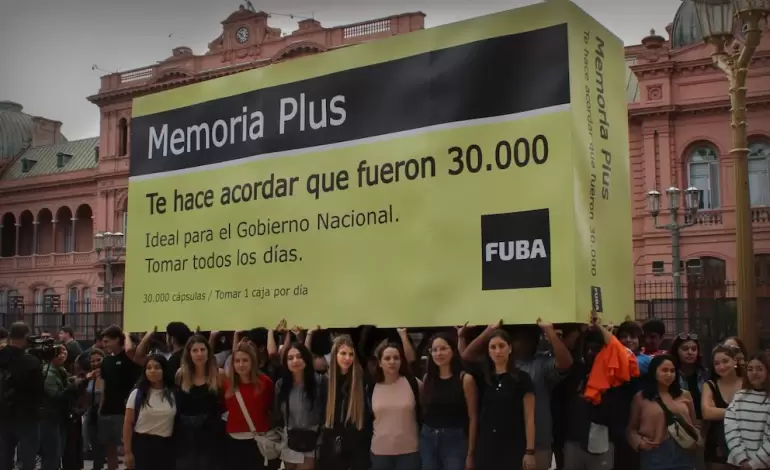 La FUBA se sumó a la marcha con una particular protesta frente a Casa Rosada
