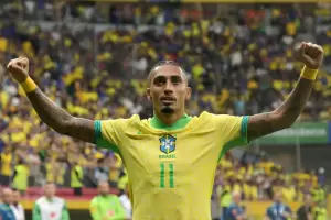 Raphinha sigue calentando el clsico con un posteo provocador