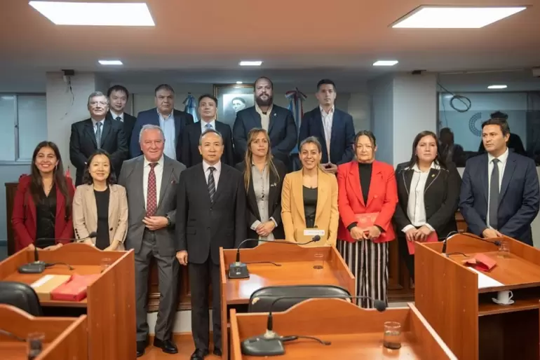 Dusso recibi al embajador de China