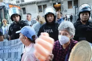 La Polica activa el protocolo antipiquetes durante la marcha de jubilados