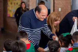 Entregaron libros y kits escolares en la Escuela N 3 "Gustavo Gabriel Levene"