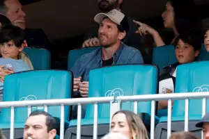 Messi en el Miami Open junto a Antonela Roccuzzo para ver la victoria de Djokovic