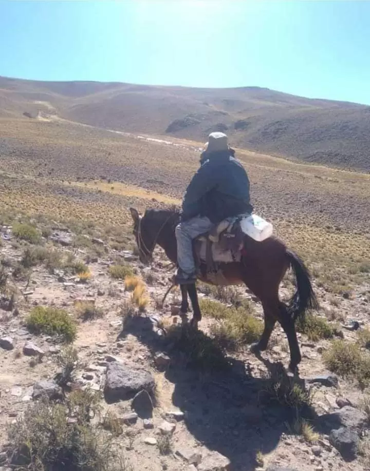 interior profundo camino aguas caliente