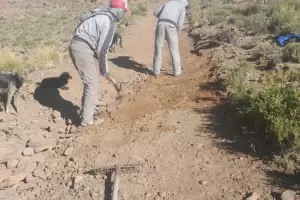 Tres hermanos construyeron un camino entre Aguas Calientes y Las Cuevas