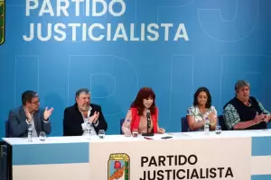 El PJ calific de "cepo al voto popular" el fallo que inhabilita a Cristina Kirchner