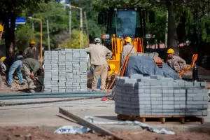 Avanzan la remodelacin de la plaza de Villa Parque Chacabuco