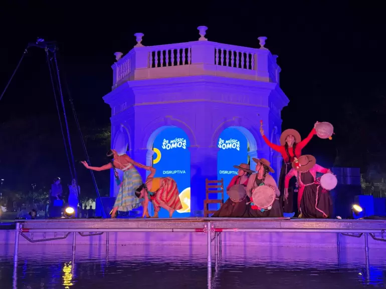 Nadia Larcher y 'Tinya Raz' hicieron vibrar La Alameda"