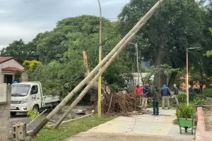 Llevan adelante un operativo para mitigar los daos ocasionados por la tormenta en Fray Mamerto Esqui