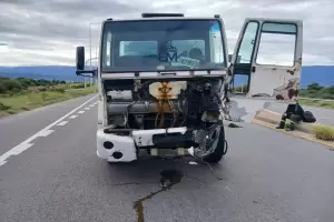 Impactante choque de dos camiones en la Avenida de Circunvalaci�n
