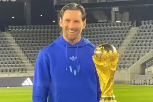 Reencuentrazo: Messi otra vez con la Copa del Mundo