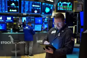 Dlar, riesgo pas y acciones: as reaccionan los mercados tras el respaldo del FMI