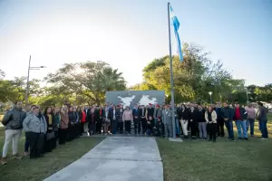 Emotivo homenaje a los veteranos y cados en Malvinas en F.M.E