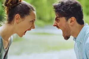 Porqu muchas personas gritan al discutir con otra?, segn la psicologa