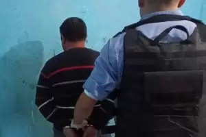 Brutal ataque: un sujeto le cort la oreja a otro con un machete