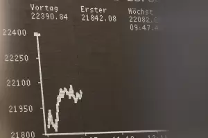 Las Bolsas mundiales caen y el dlar se desploma por los aranceles de Trump