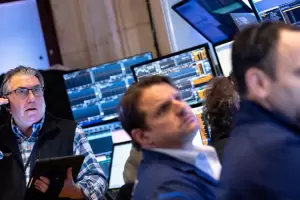 Las bolsas europeas y los futuros de Wall Street se desploman por la cada en Asia
