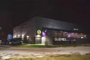 Atacaron a un adolescente de 17 aos a la salida de un boliche y est internado