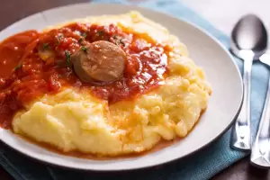 Cmo hacer polenta con queso, tuco y chorizos?, receta en menos de 20 minutos