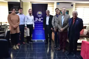 Bilogo colombiano visita la UNCA