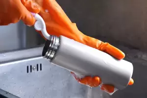 El truco sencillo y eficaz para eliminar el sarro del termo de agua para siempre