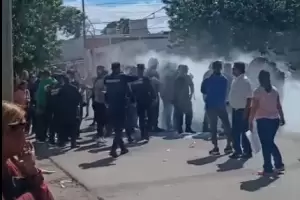 Violenta represin en una protesta contra EC SAPEM en Recreo