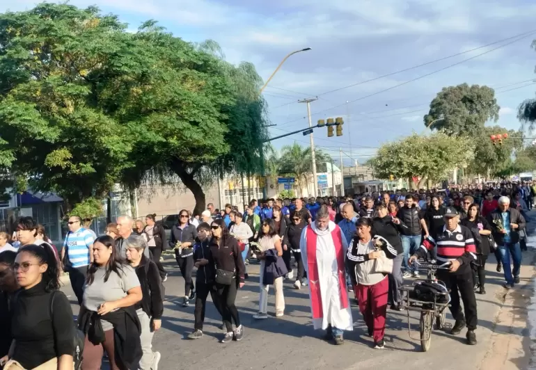 Una multitud de fieles peregrin dando
inicio a la Semana Santa en la dicesis