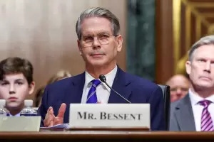 Visita clave del secretario del Tesoro de Trump: respaldo a Milei y posible prstamo millonario