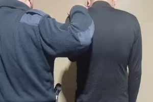 Detienen a un hombre sindicado de acosar a una mujer