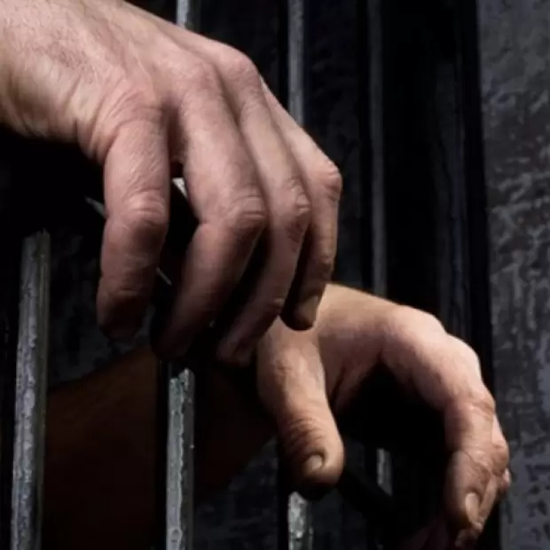 Continuar� detenido el polic�a imputado por amenazas y violaci�n de domicilio