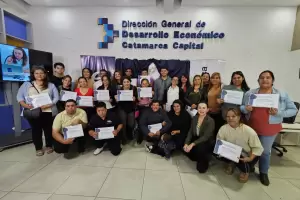 Entrega de Certificados a 27 Emprendedores y Pequeas Empresas de la Capital