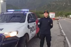 Un polica le salv la vida a un beb de tres meses que no poda respirar