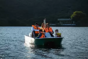 La gente elige recorrer El Jumeal en hidropedales