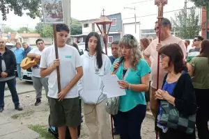 Va Crucis de las familias en el cementerio municipal
