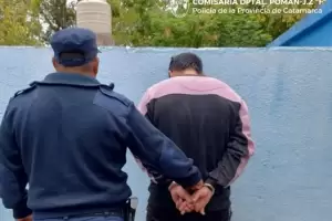 Detenido por desobediencia judicial: le secuestran un arma