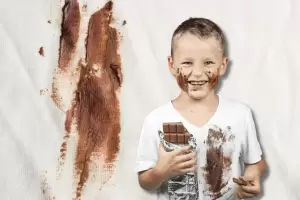 Cmo limpiar fcilmente las manchas de chocolate de la ropa?