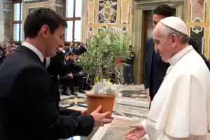 El emotivo mensaje de Messi por la muerte de Francisco: "Fue un papa distinto, cercano y argentino"