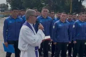 La Polica de la Provincia rindi homenaje a la memoria del Papa Francisco